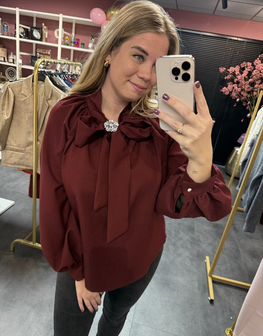 Bordeaux blouse met Broche