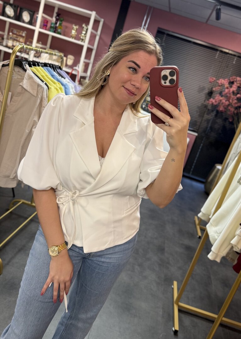 Korte wikkel blazer met pofmouw wit
