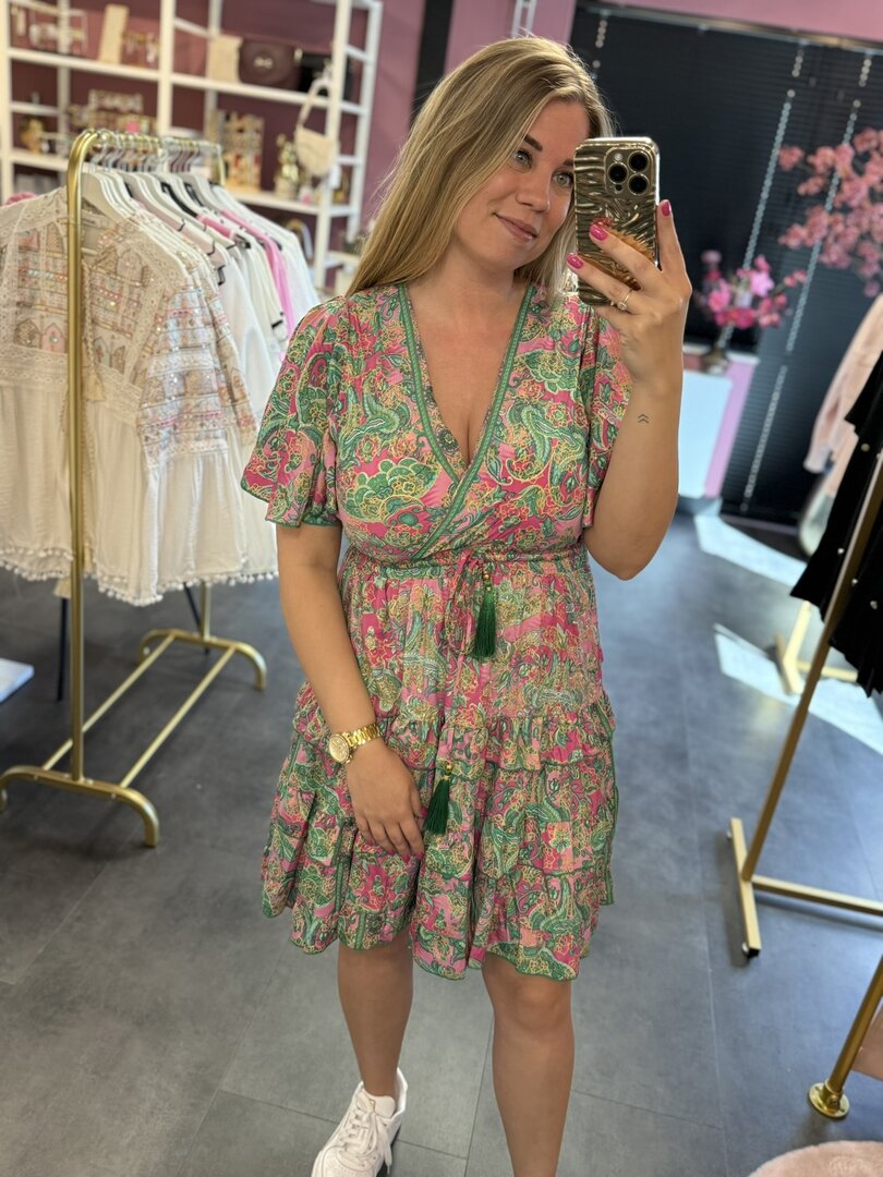 Fleurig jurkje in de kleur groen en roze