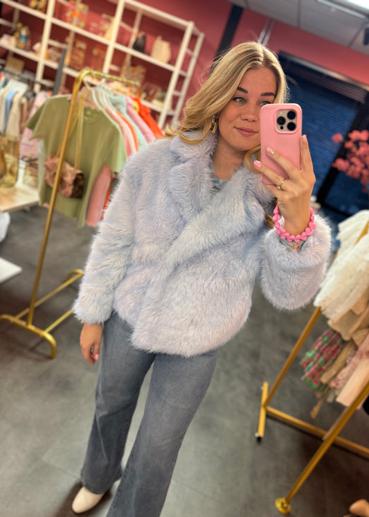 Faux fur jas lichtblauw - pre order