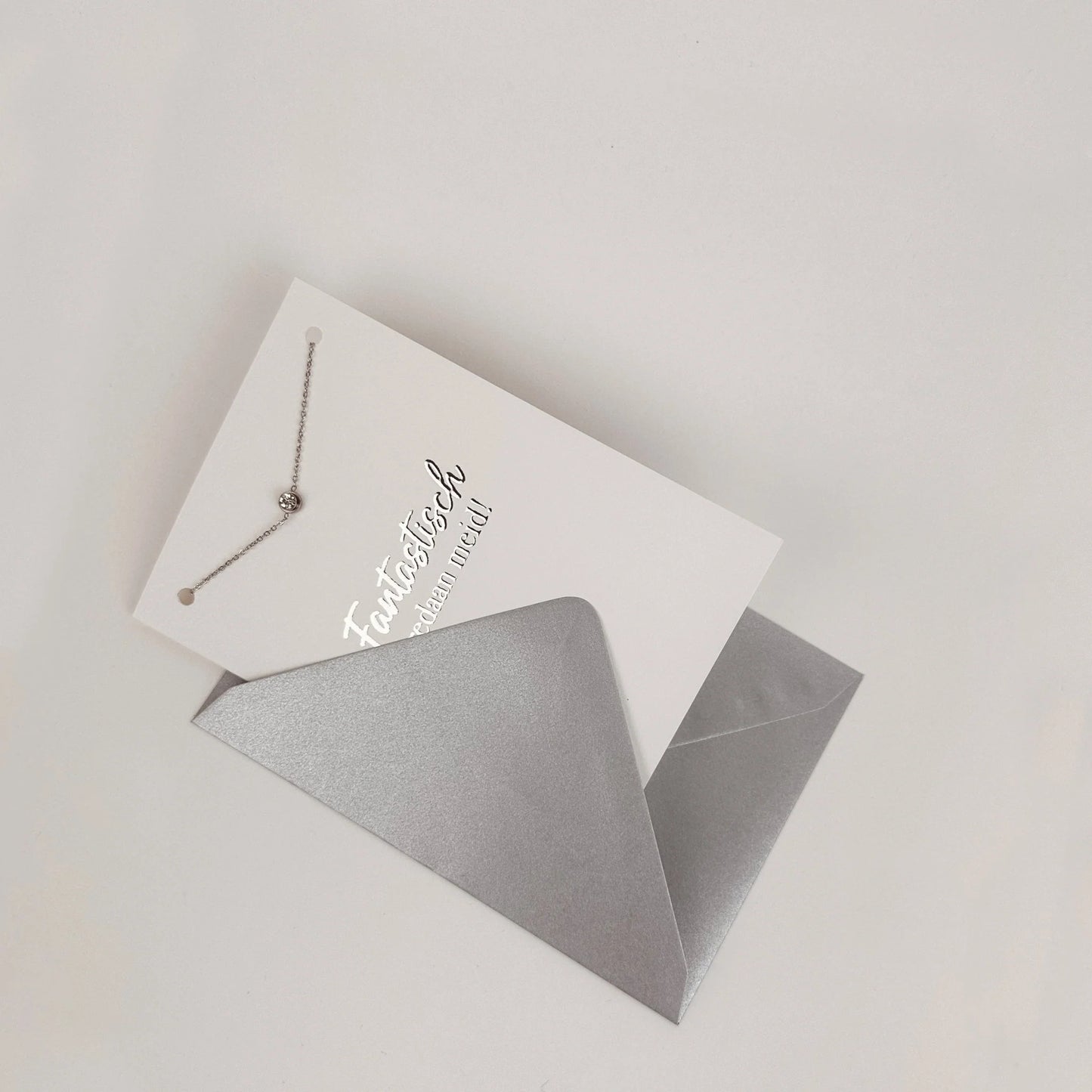 Luxe wenskaart fantastisch gedaan meid met armband zilver