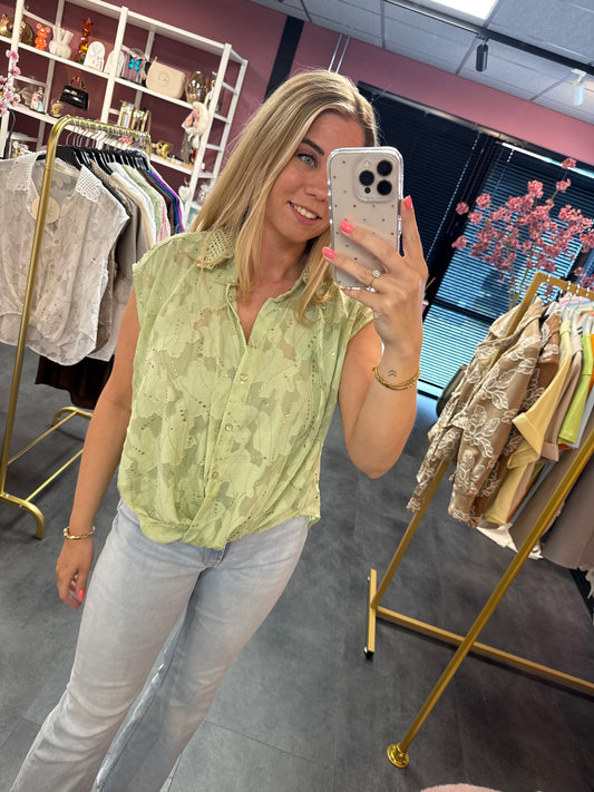 Losvallende groene top met Gouden Details