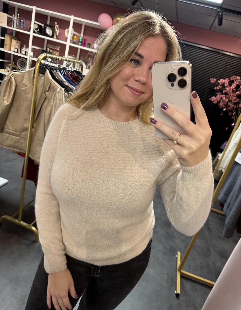 Basic trui licht beige