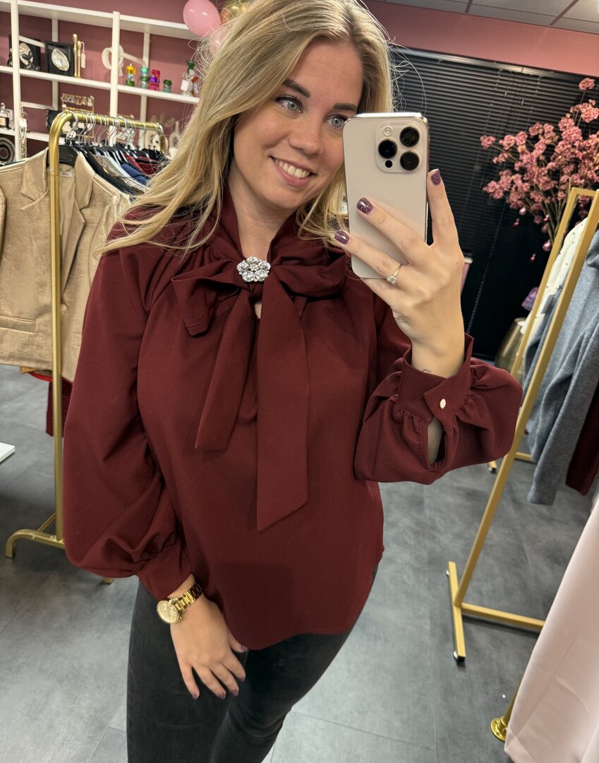 Bordeaux blouse met Broche