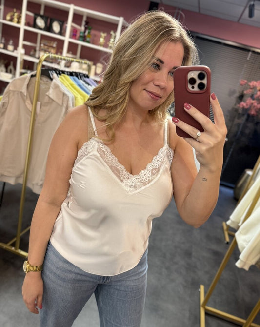 Basic top wit met kant