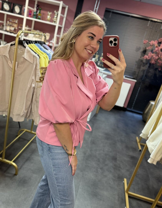 Korte wikkel blazer met pofmouw roze
