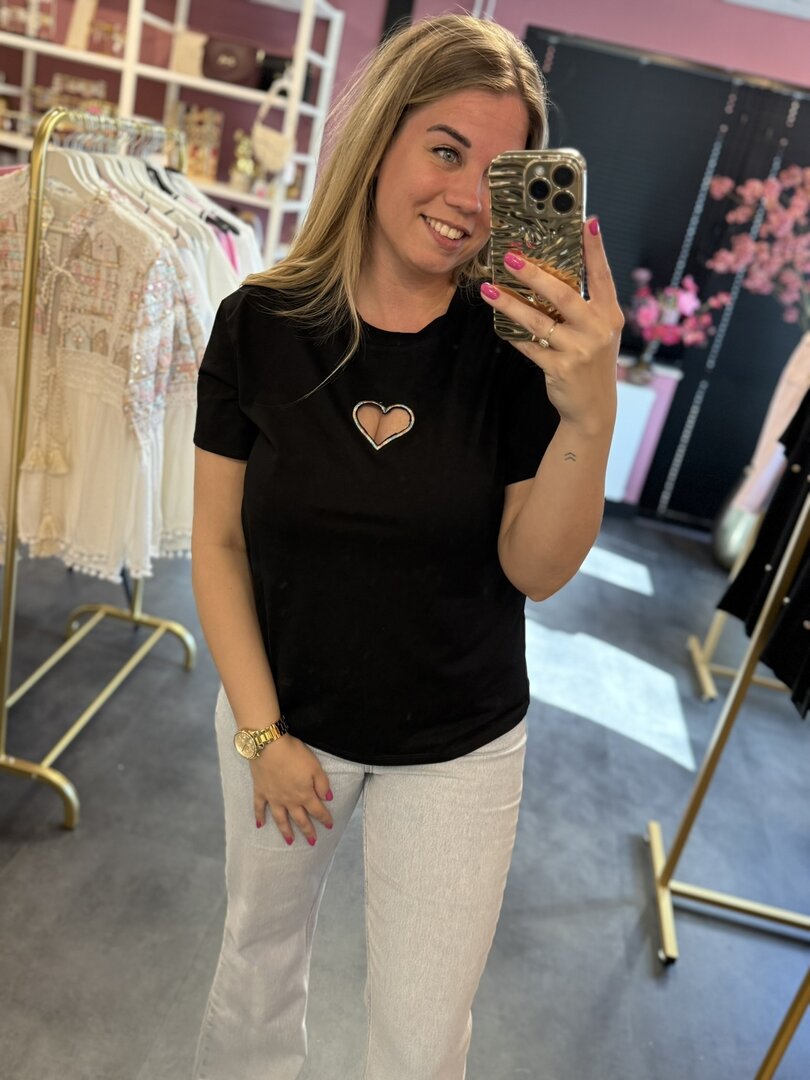 Zwart tshirt met een leuk hartje