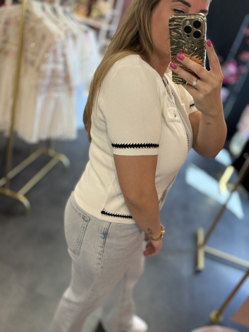 Witte top met gouden knopen