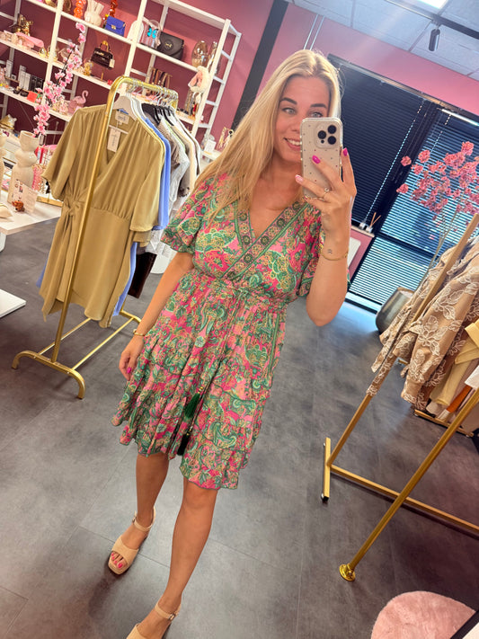 Fleurig jurkje in de kleur groen en roze