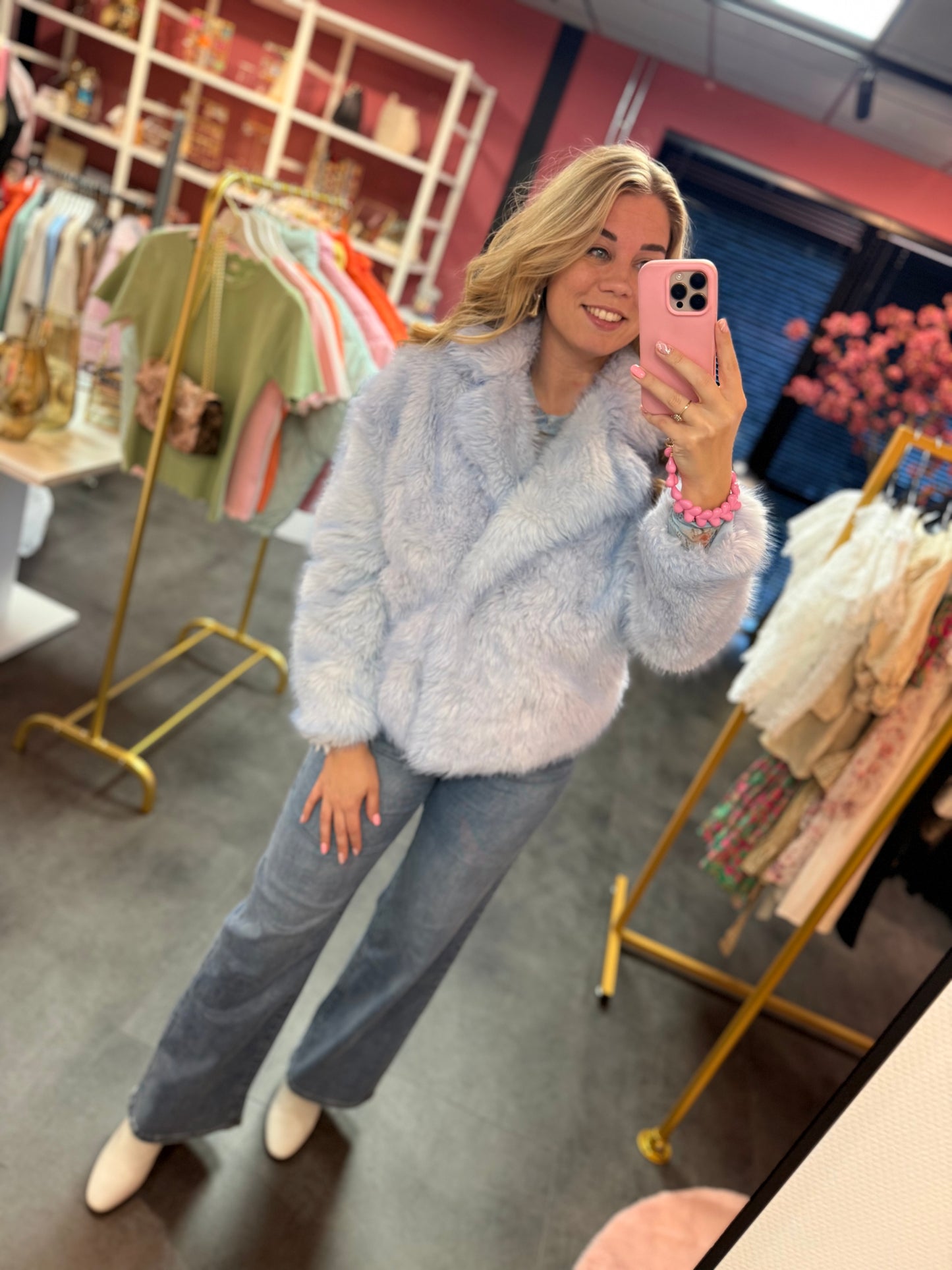 Faux fur jas lichtblauw - pre order