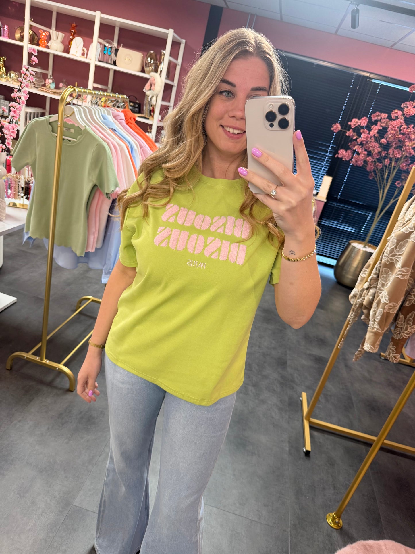Ambika t-shirt Bisous groen