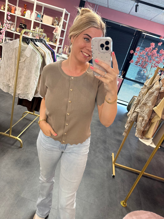 Taupe dames top met hartjes knopen