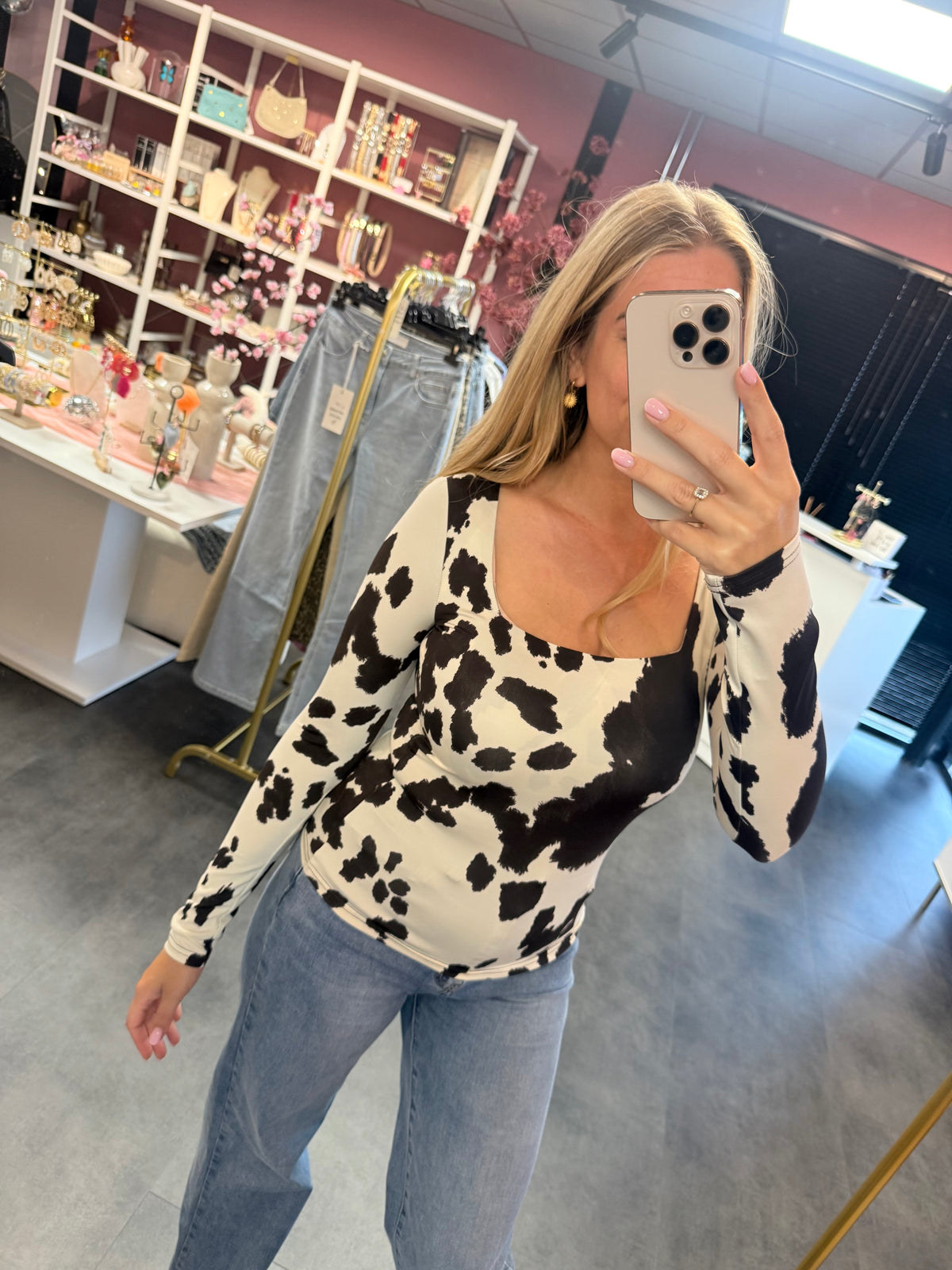 By Swan -koeienprint basic shirt met vierkante hals