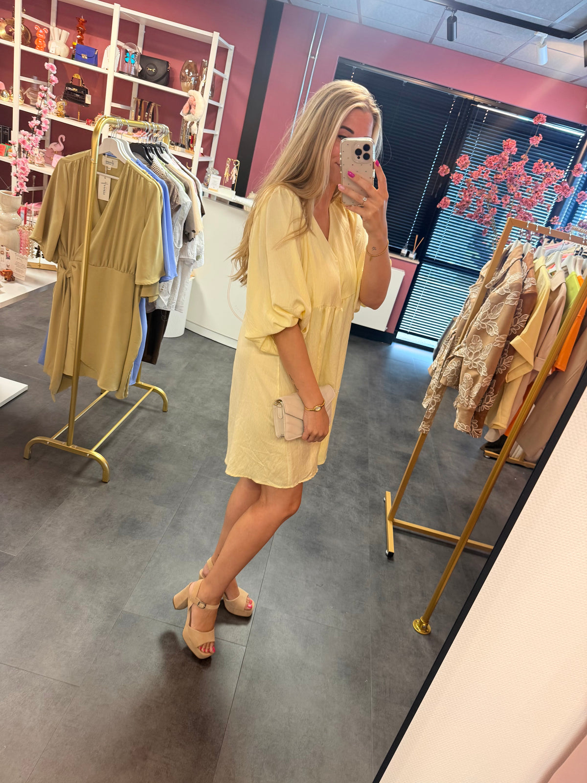 Losvallend zomerjurk - Butter yellow