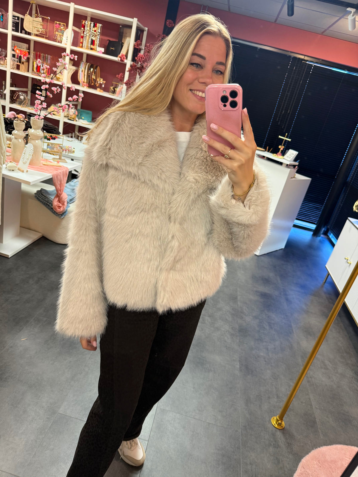 Faux fur jas beige