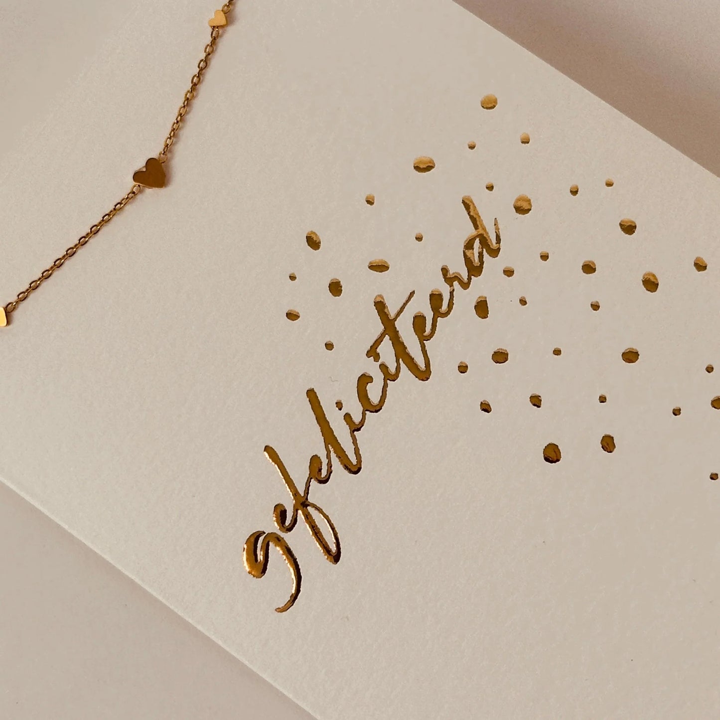 Luxe wenskaart gefeliciteerd met armband goud